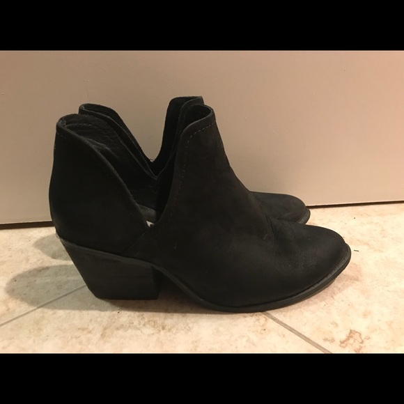Steve Madden Adelphie Leather Cut-Out Bootie - Picture 2 of 6